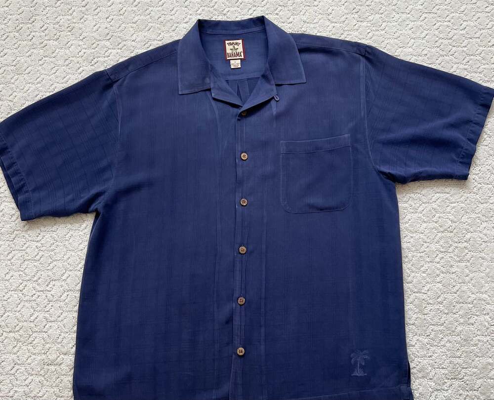 Tommy Bahama 100% Silk Navy Blue Textured Short Sleeve Camp Shirt Size L - Picture 2 of 6